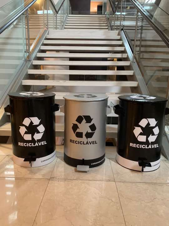 Ecoponto de alumínio, elegante e resistente 3 em 1 e 4 em 1